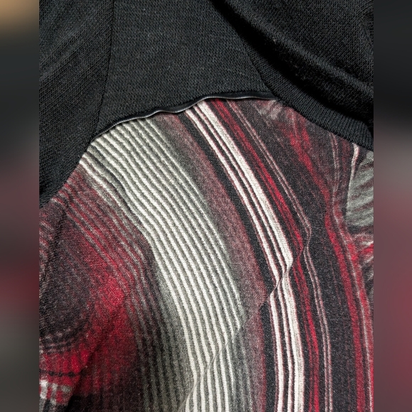 VEX Collection Abstract Sweater - Picture 3 of 11